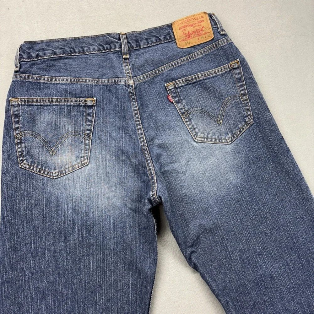 Vintage Levi's 559 jeans mens 36x28 (TAG-36x32) relaxed straight blue denim Fade
